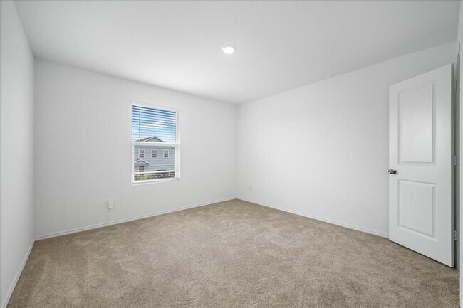 Building Photo - 220 California Bnd