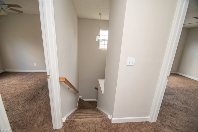Building Photo - 3 br, 2.5 bath House - 2022 Sunset Village Dr