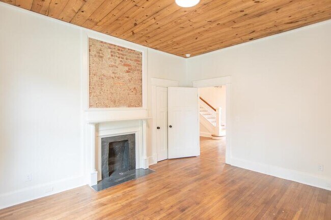 Building Photo - 208 N Guthrie Ave
