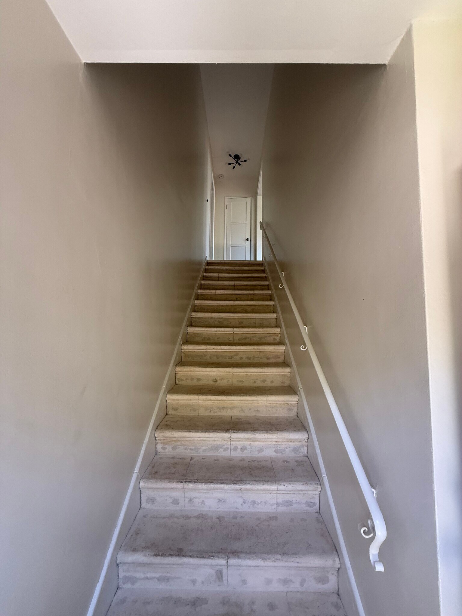 Entryway - 1332 S Cloverdale Ave