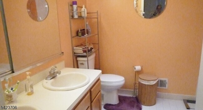 Building Photo - 14 Watchung Trail