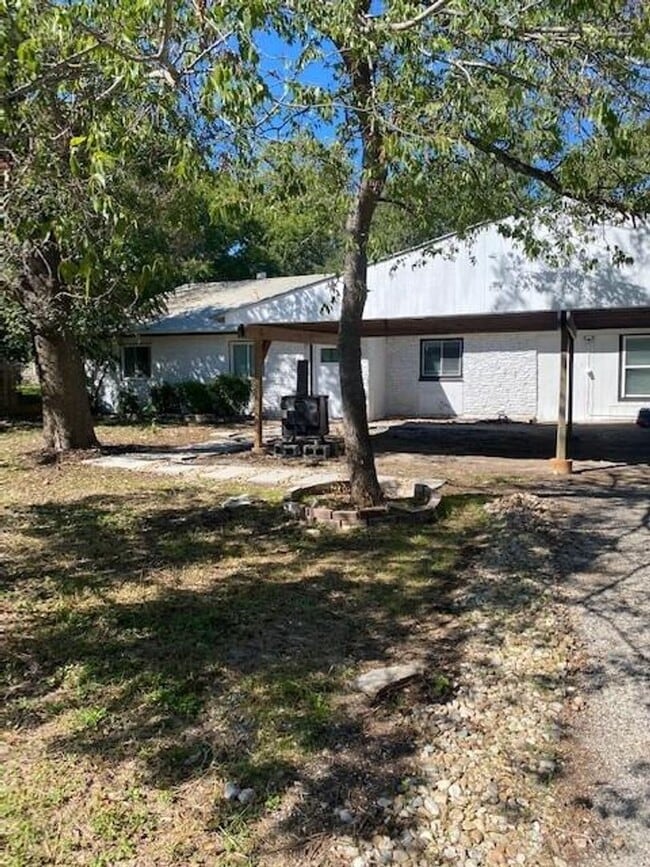 Building Photo - Remodel, large lot