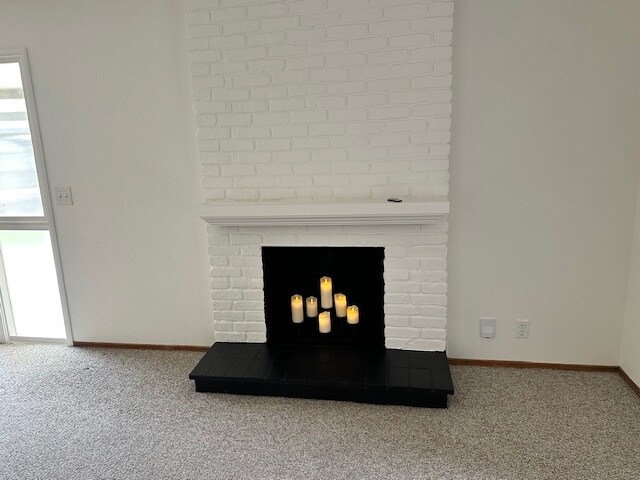 Fireplace - 2650 Fleetwood Dr