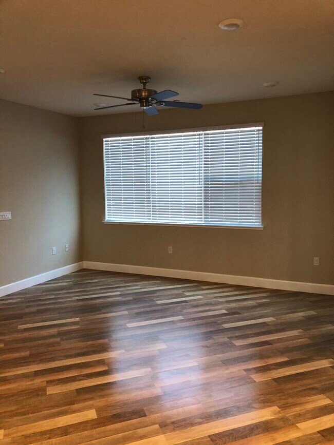 Building Photo - 1120 Karby Ter