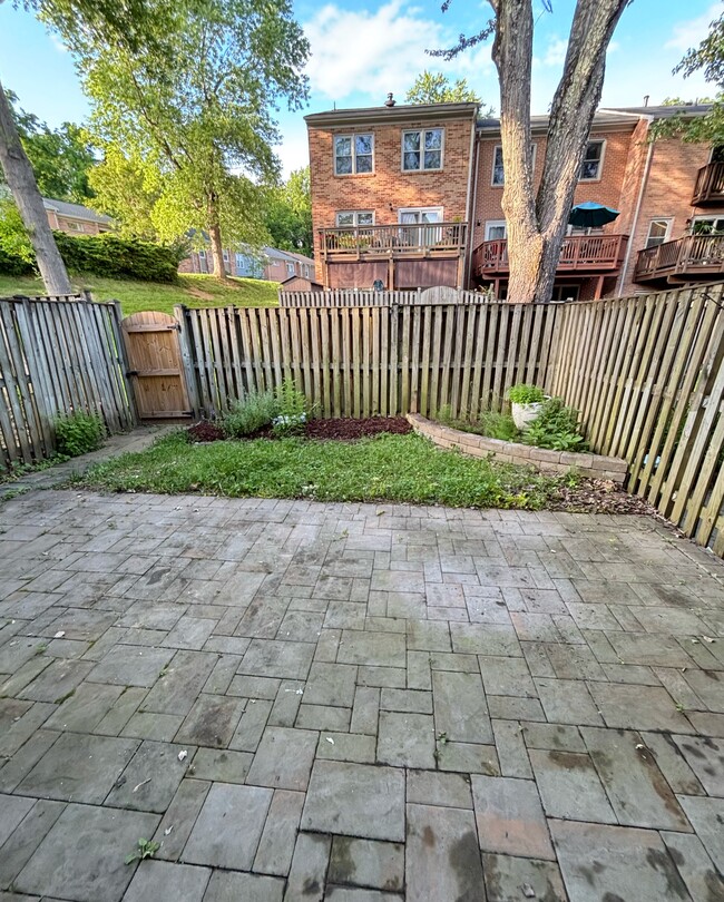 Building Photo - 5107 Cliffhaven Dr
