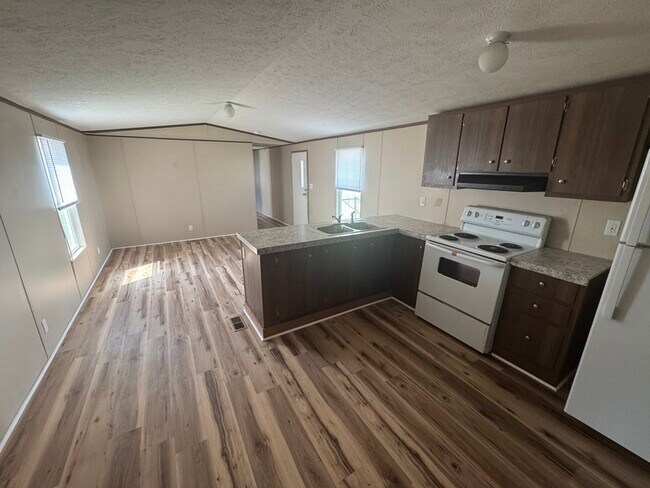Building Photo - 2208 Cattail Cir