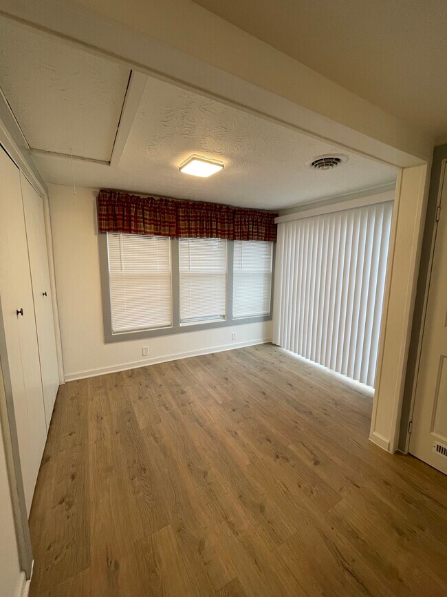 Building Photo - 148 Burkhart Ave