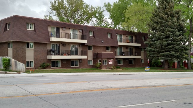 Primary Photo - Parkview Plaza Apartments