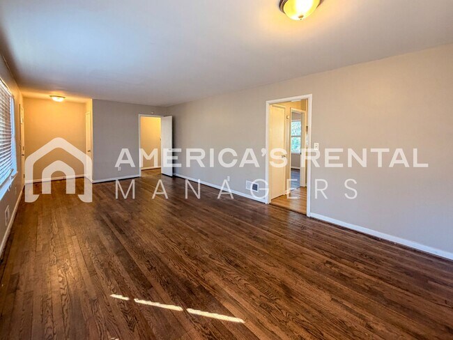 Building Photo - Half-Month Off Move-in Special! Cozy & Convenient 3-Bedroom Home for Rent! SECTION 8 FREINDLY!