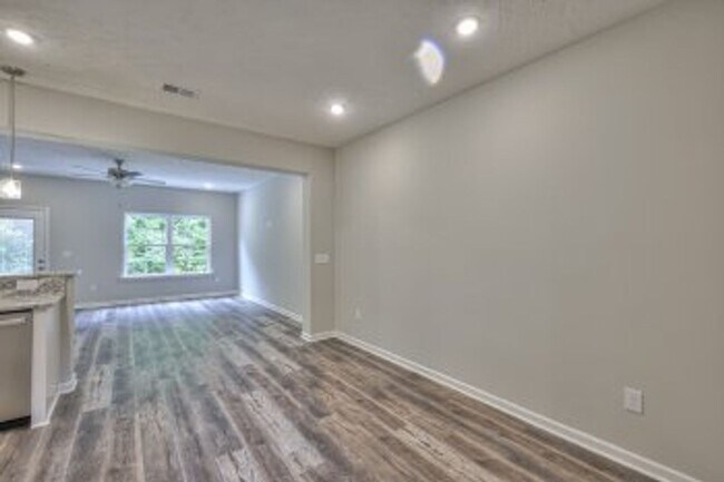 Building Photo - 175 Creek Wood Rd
