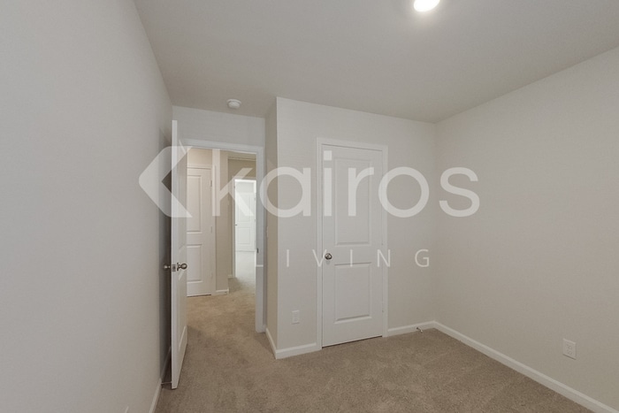 Building Photo - 2415 Banyan Cir