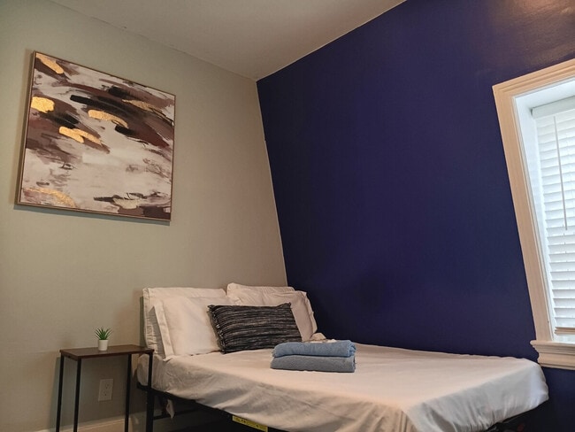 Building Photo - 280 Plainfield St