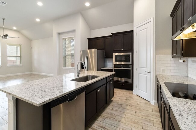 Building Photo - Beautiful 3-bed, 2-bath home for lease in ...