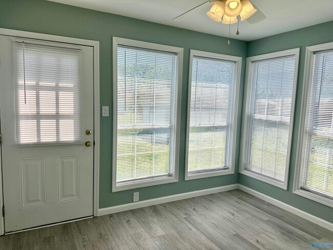 Building Photo - 3111 Hale Dr SW