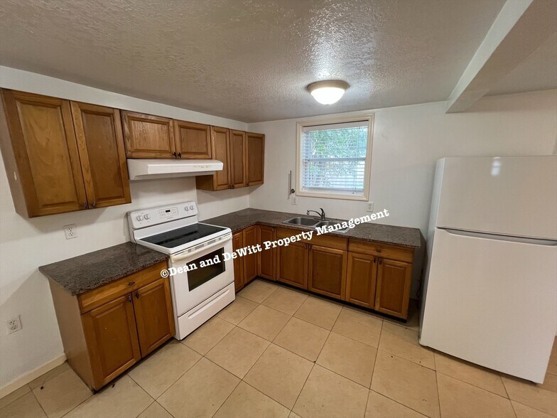 Building Photo - 1 Bed/1 Bath - Unit 2