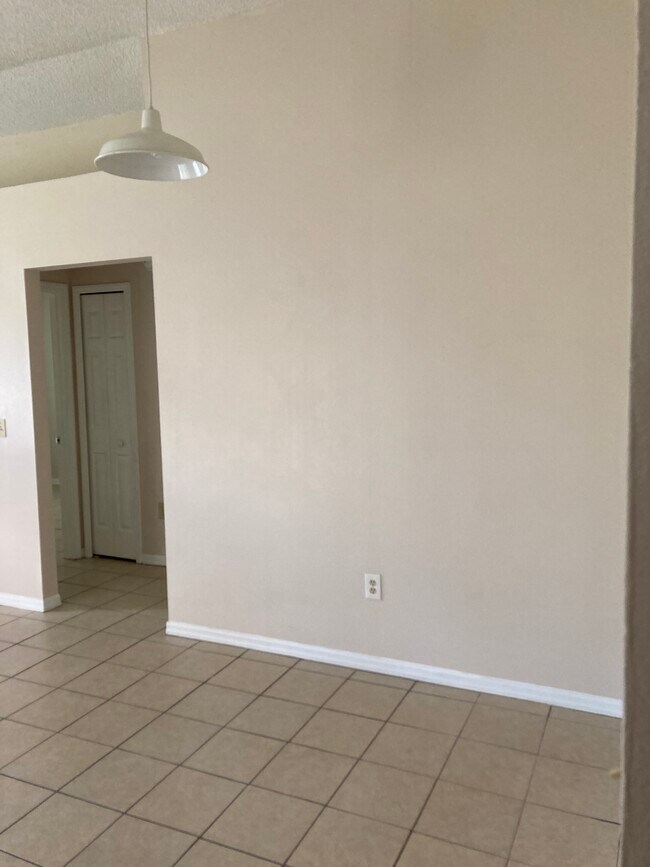 Building Photo - 867 Lake Jackson Cir