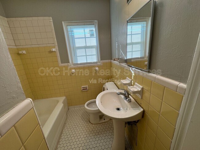 Building Photo - 1516 Park Cir