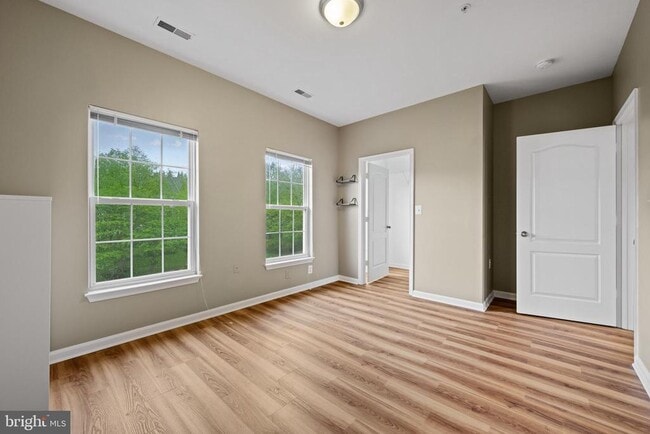 Building Photo - 556 Rhapsody Ct