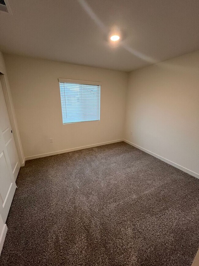 Building Photo - BEAUTIFUL NEW SMART HOME IN WEST ROSEVILLE!!