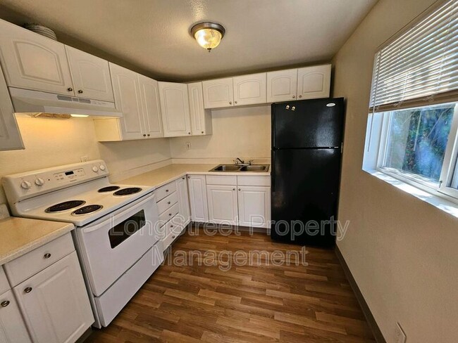 Building Photo - 4553 NE 105th Ave