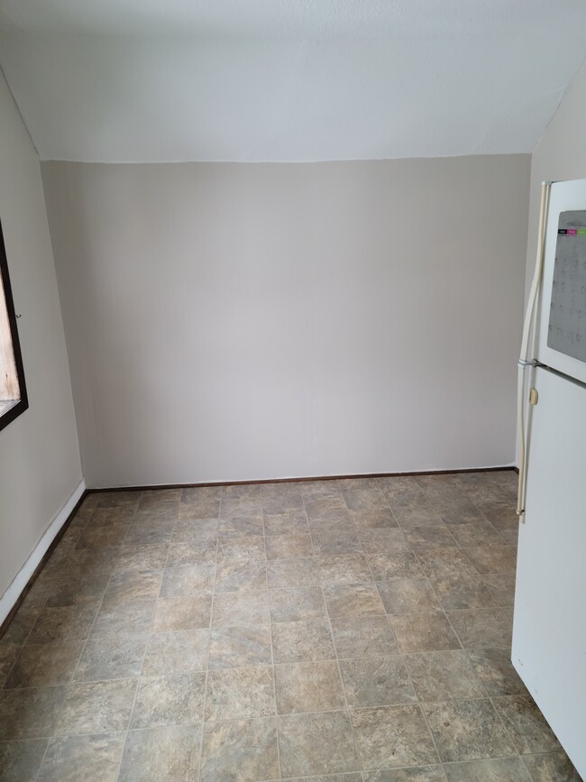 eating area in kitchen - 178 Hornell St