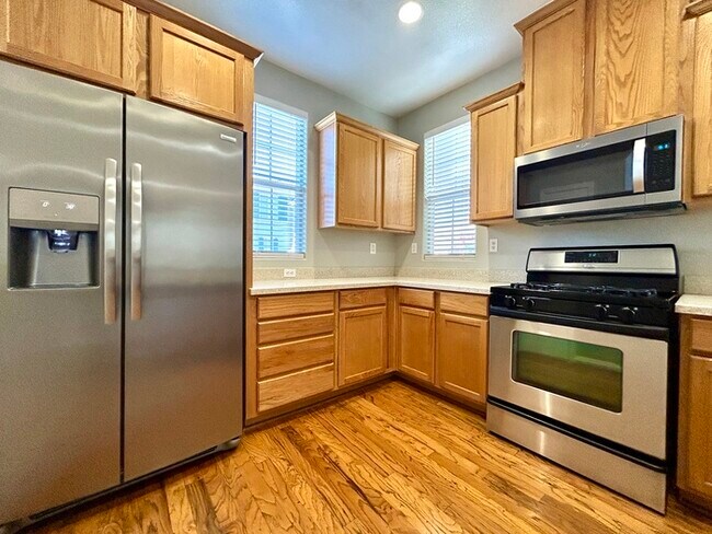 Building Photo - Beautiful 3 Bedroom Located in Roseville Strada Community!