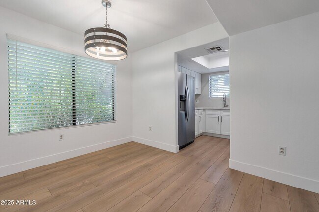 Primary Photo - 9990 N Scottsdale Rd