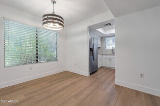 Building Photo - 9990 N Scottsdale Rd