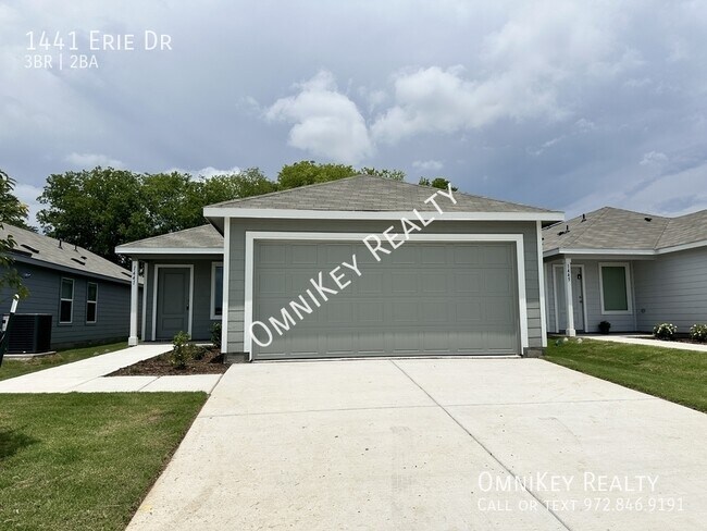Building Photo - 1441 Erie Dr