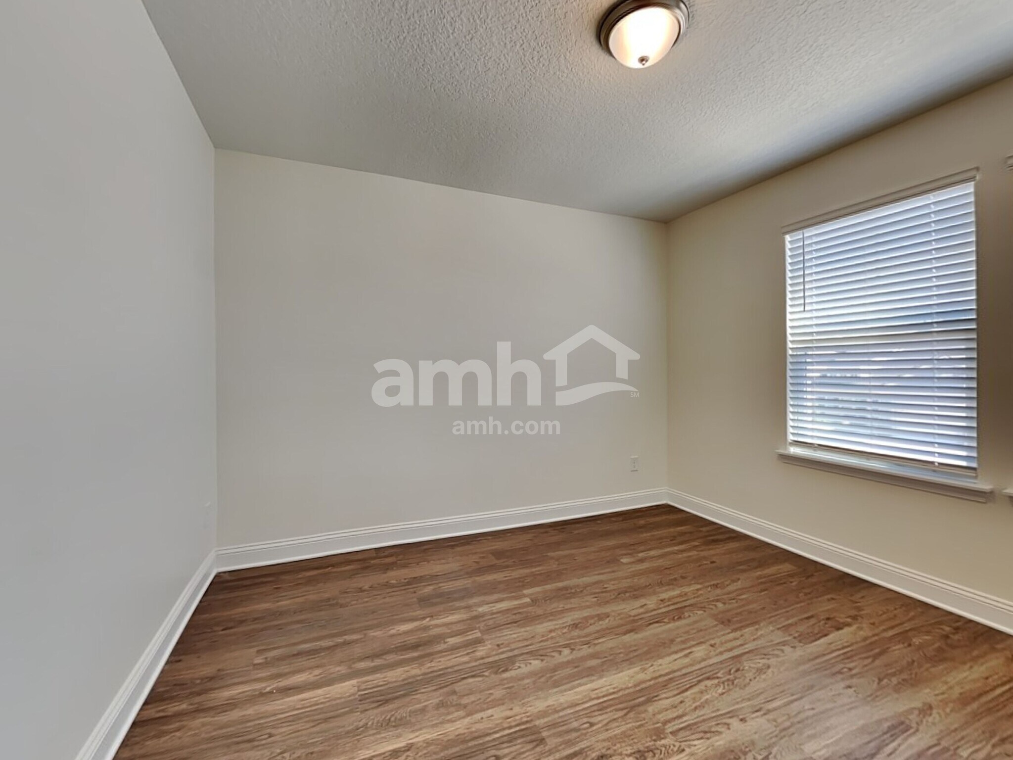 Building Photo - 3120 Creek Village Ln