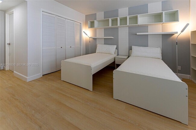 Building Photo - 3725 S Ocean Dr