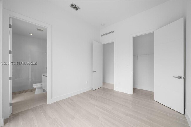 Building Photo - 16710 Botaniko Dr N