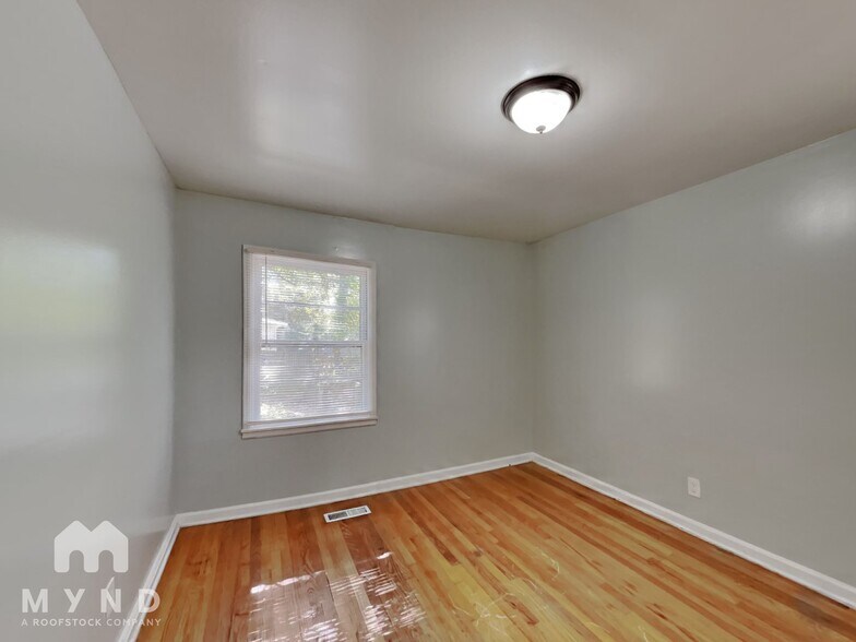 Building Photo - 5916 Ave P