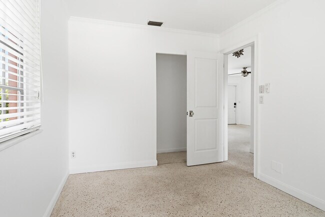Building Photo - 205 Rutland Blvd