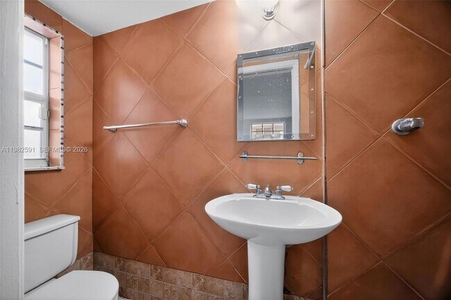 Building Photo - 8651 NE 10th Ct