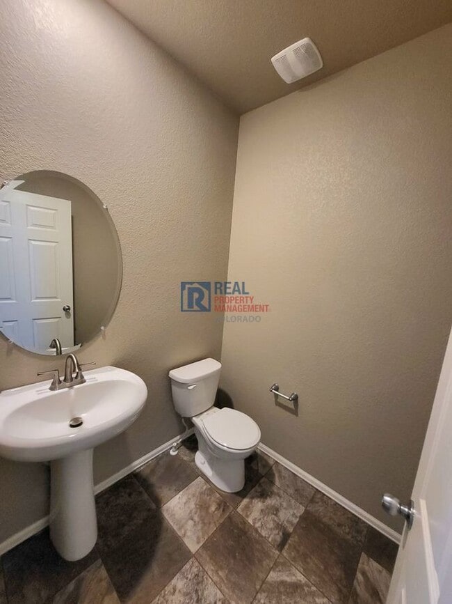 Building Photo - 6075 Sun Mesa Cir