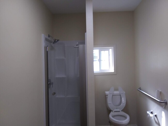 Shower - 1640 W Vernon Ave