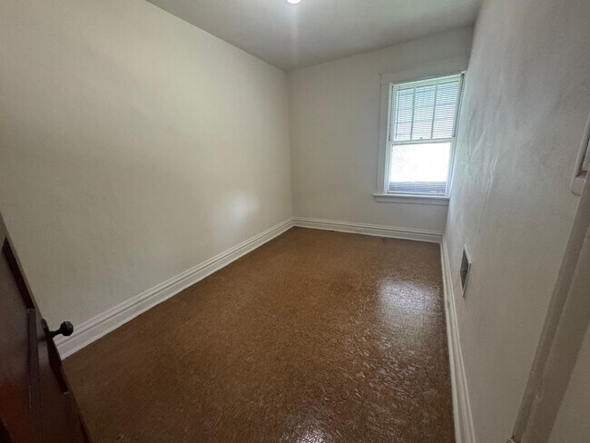 Building Photo - Delightful 3-bedroom, 1-bathroom single-fa...