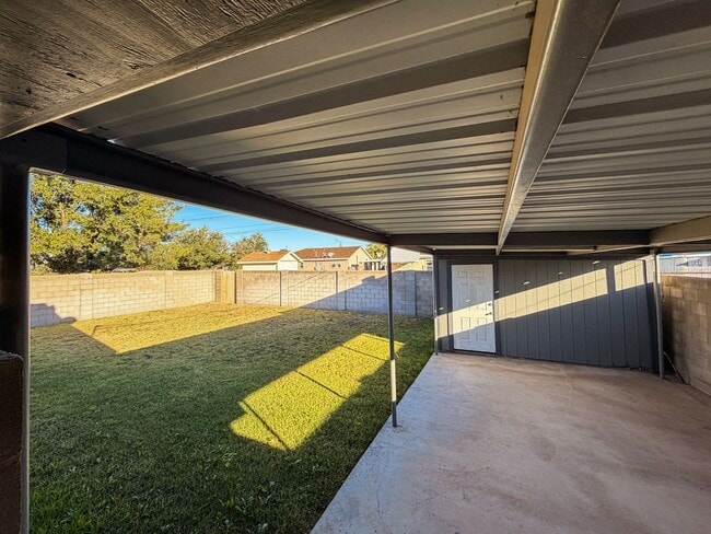 Building Photo - 910 W Taylor Ave