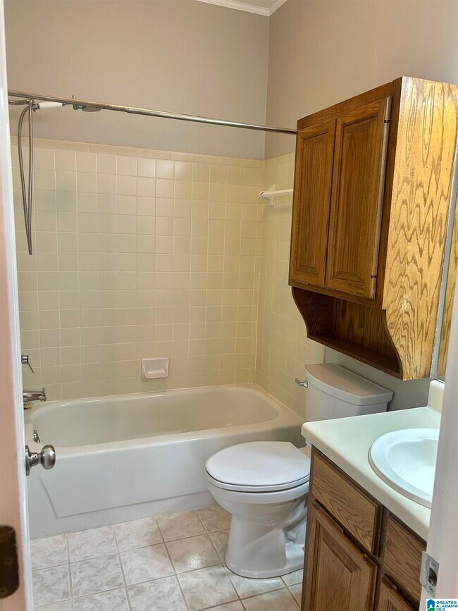 Building Photo - 2212 Ascot Ln