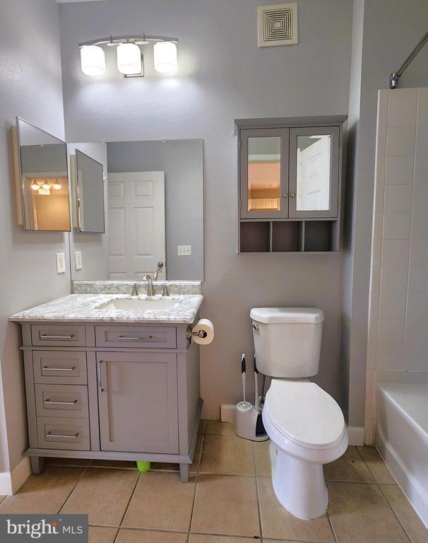 Building Photo - 501 Hungerford Dr