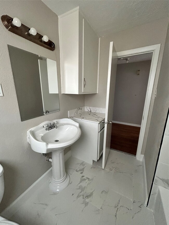 Building Photo - 1504 Greenbriar Ave