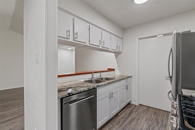 Building Photo - 11411 Walnut Ridge Dr