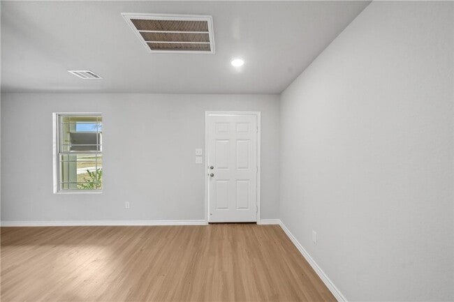 Building Photo - 515 16th St