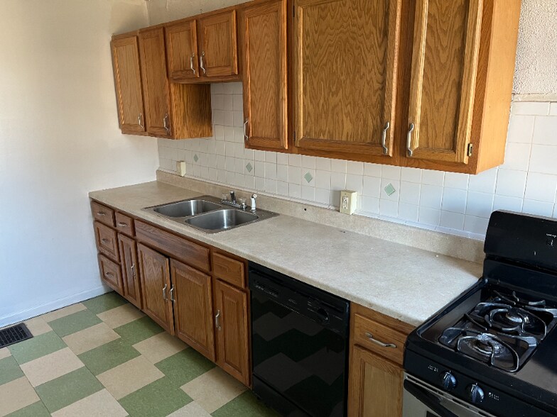 Building Photo - 1619 Lenz Ave