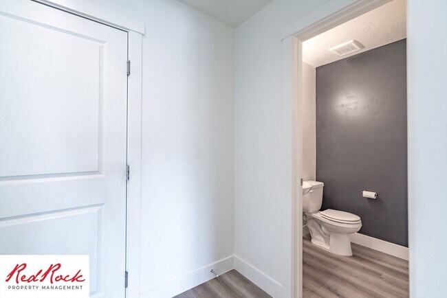 Building Photo - Adorable Stand Alone 4 Bedroom Corner Unit with Fully Fenced Backyard. Small Dogs Welcome.