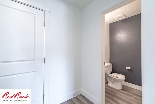 Building Photo - Private 4 Bedroom Corner Unit