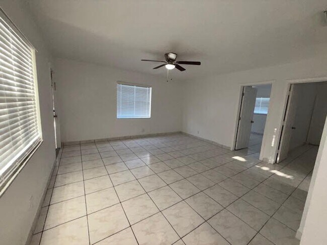 Building Photo - 497 NW 40 Ct Oakland Park, FL 33309