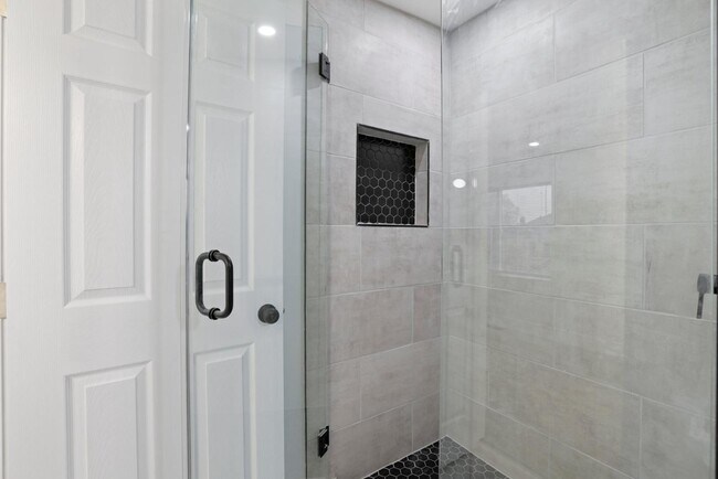 Building Photo - 272 S 22nd St