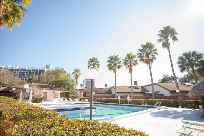 Building Photo - 523 Leslie Dr